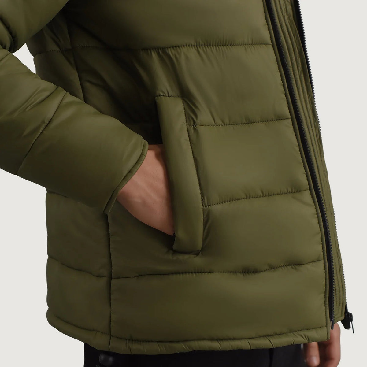 
Pohled na podšívku Showing Quilted Viscose Lining & Dvě funkční vnitřní kapsy