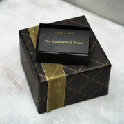 
Giftset Leather Writing Case and Pen (Passport holder) in Classic Full-Grain Leather - Přední pohled a přiléhavá silueta | Koupit online