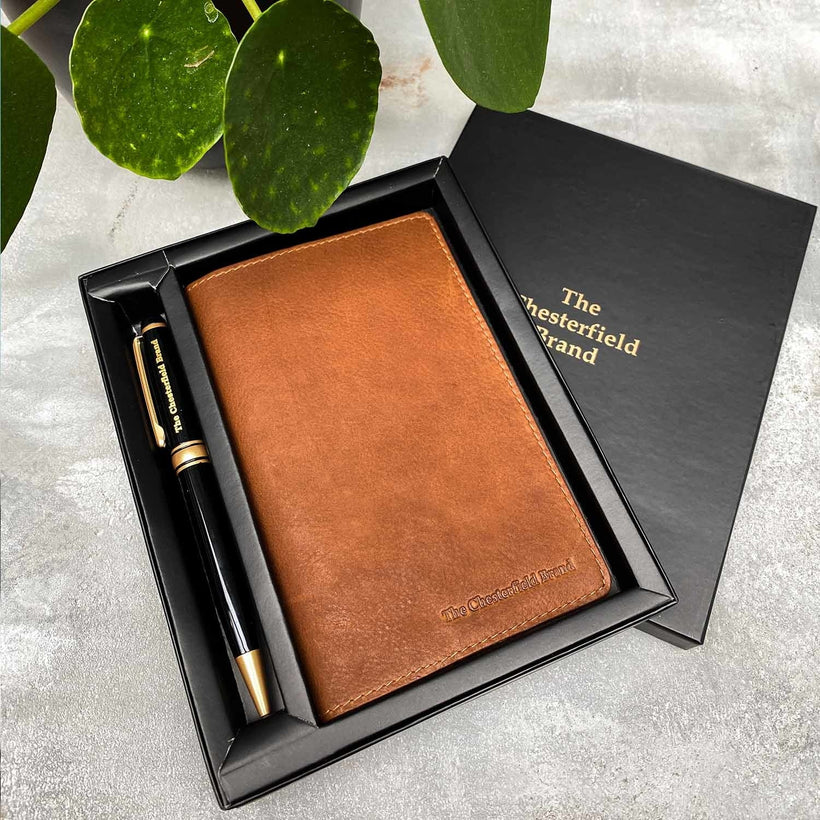 Giftset Leather Writing Case and Pen (Passport holder) dámská