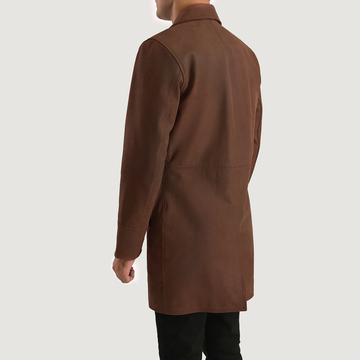 
Authentic Cowhide Leather se strukturou kůže pull-up a zesílenými švy