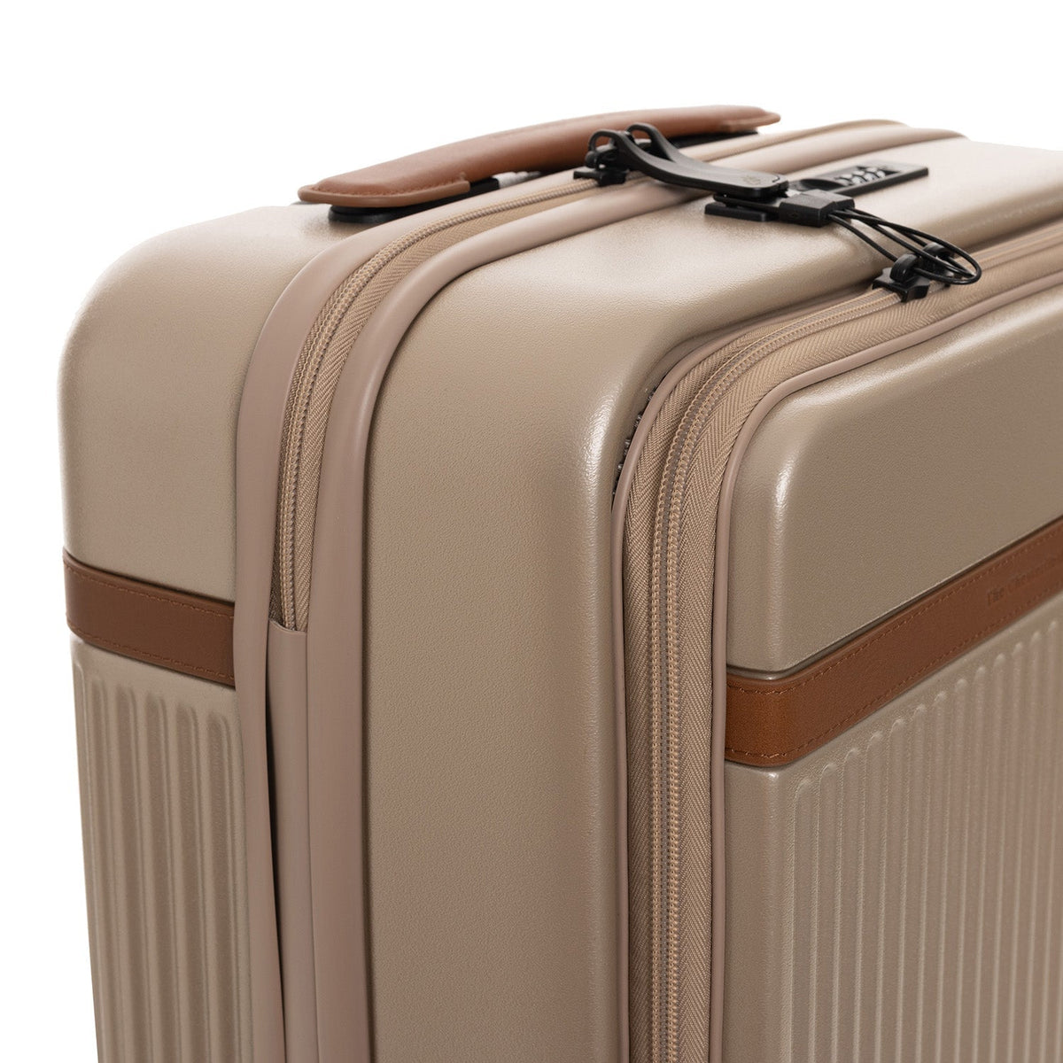 
Tailored Rib Cuffs & Hem Craftsmanship Construction Detail on Hand Luggage Suitcase Front Pocket Zuna pro Dámy pro Dámy