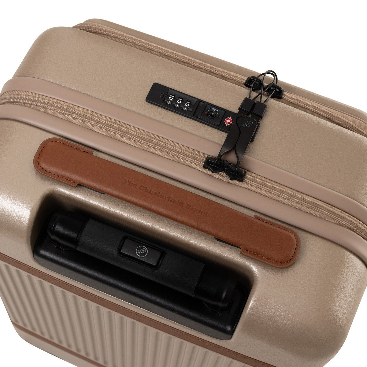 
Fotografie na postavě:  Hand Luggage Suitcase Front Pocket Zuna pro Dámy pro Dámy na modelovi v přirozeném denním světle