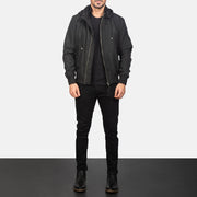 
Hanklin Ma-1 Black Hooded Bomber Jacket - Boční pohled ukazující ergonomický střih rukávů