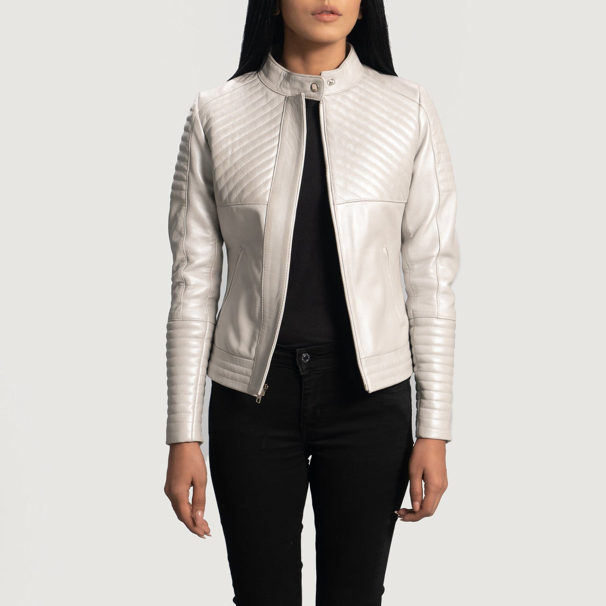 Ice Maiden Silver Quilted Leather Biker Jacket - Boční pohled ukazující ergonomický střih rukávů