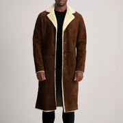 
Kolby Brown Suede Shearling Long Coat in Brown Goatskin Suede - Přední pohled a přiléhavá silueta | Koupit online