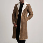 
Kolby Distressed Brown Shearling Long Coat in Distressed Brown Sheepskin Snuffed - Přední pohled a přiléhavá silueta | Koupit online