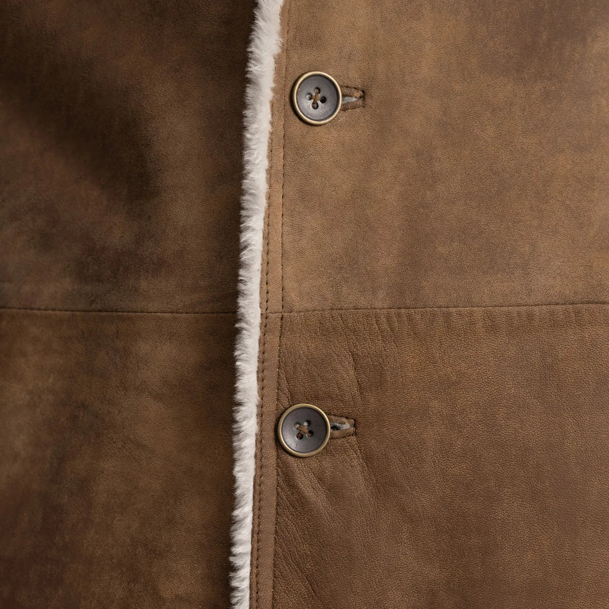 
Detailní pohled of Notch & Button Hardware on Kolby Distressed Brown Shearling Long Coat