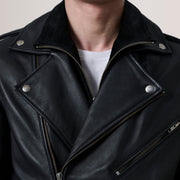 
Pohled na podšívku Showing Quilted Polyester Lining & Dvě funkční vnitřní kapsy
