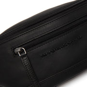 
Pohled na podšívku Showing Dedicated Padded Laptop Sleeve & Multi-Compartment Organization