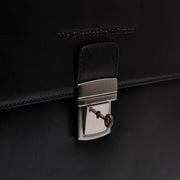 
Classic 100% Full-Grain leather Briefcase - Zadní pohled se zesílenými koženými popruhy