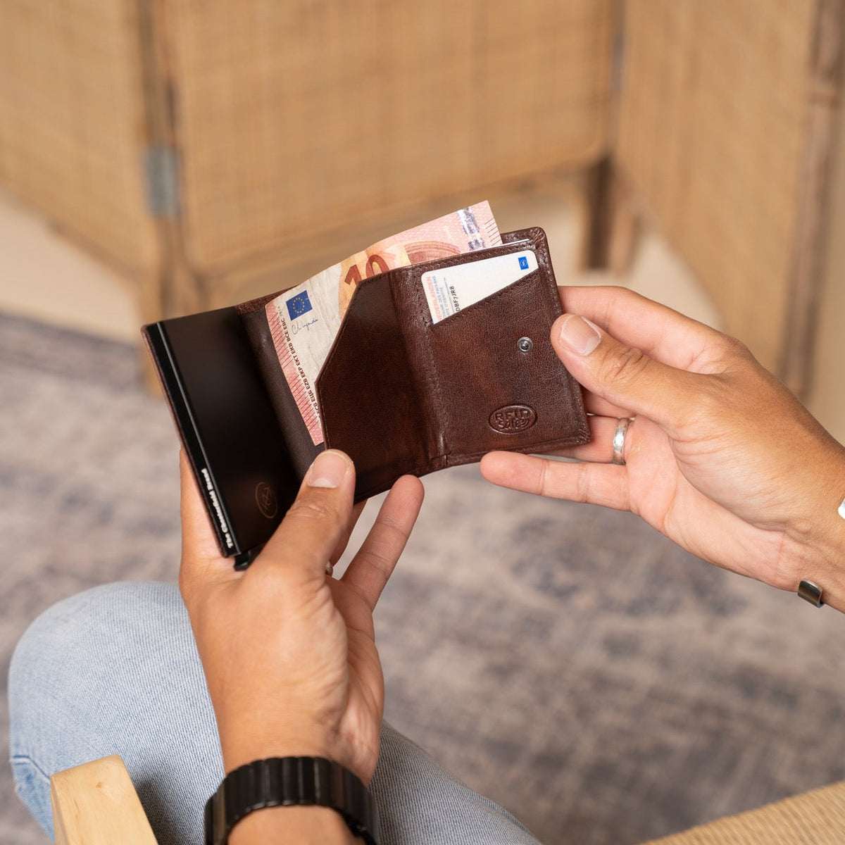 
Paris Pravá plnolícová kůže Pouzdro na karty – alternate product view 3
