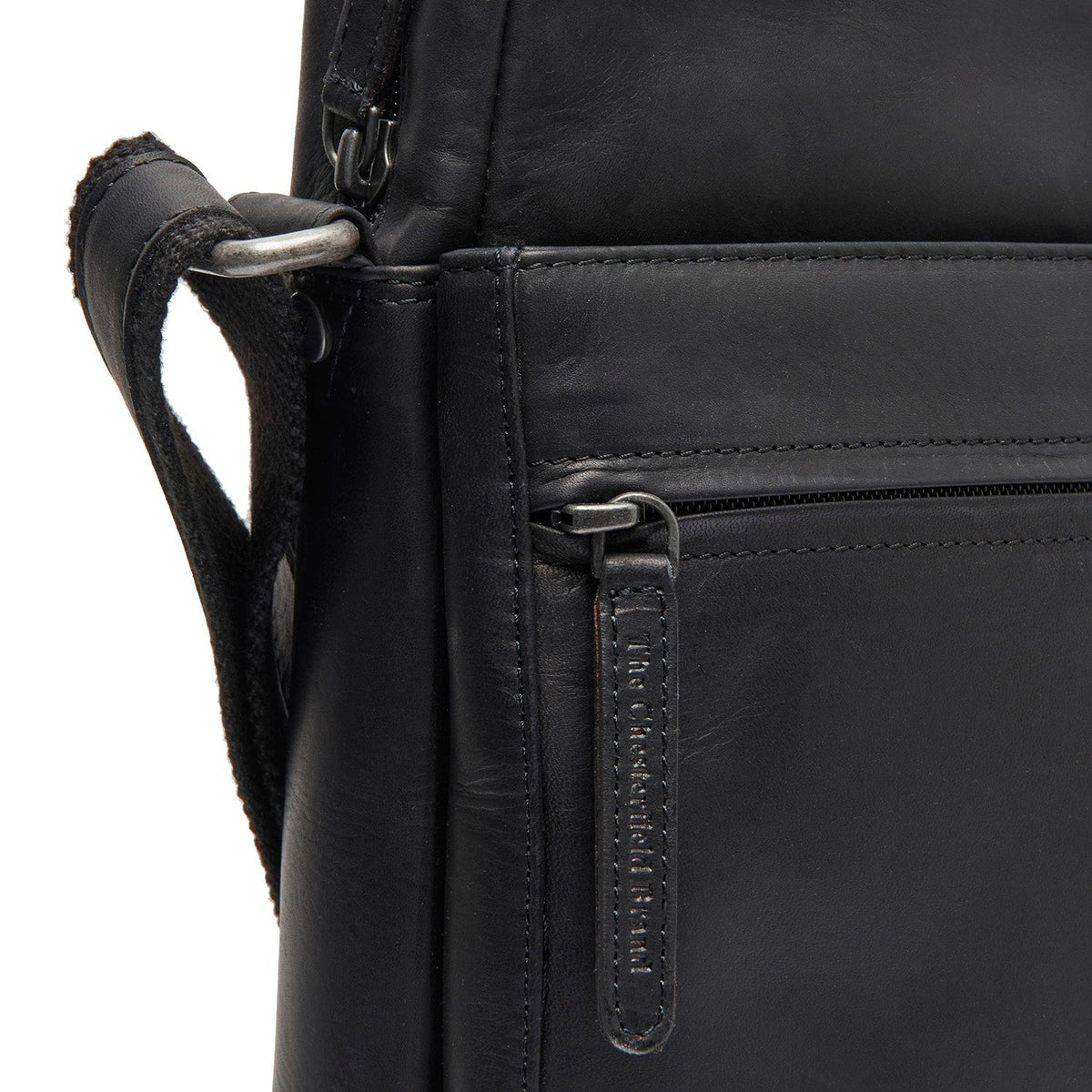 
Anzora Kožená crossbody taška - Strukturovaný boční profil ukazující hloubku a kapacitu