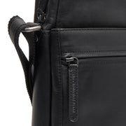 
Anzora Kožená crossbody taška - Strukturovaný boční profil ukazující hloubku a kapacitu