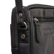 
Pohled na podšívku Showing Dedicated Padded Laptop Sleeve & Multi-Compartment Organization