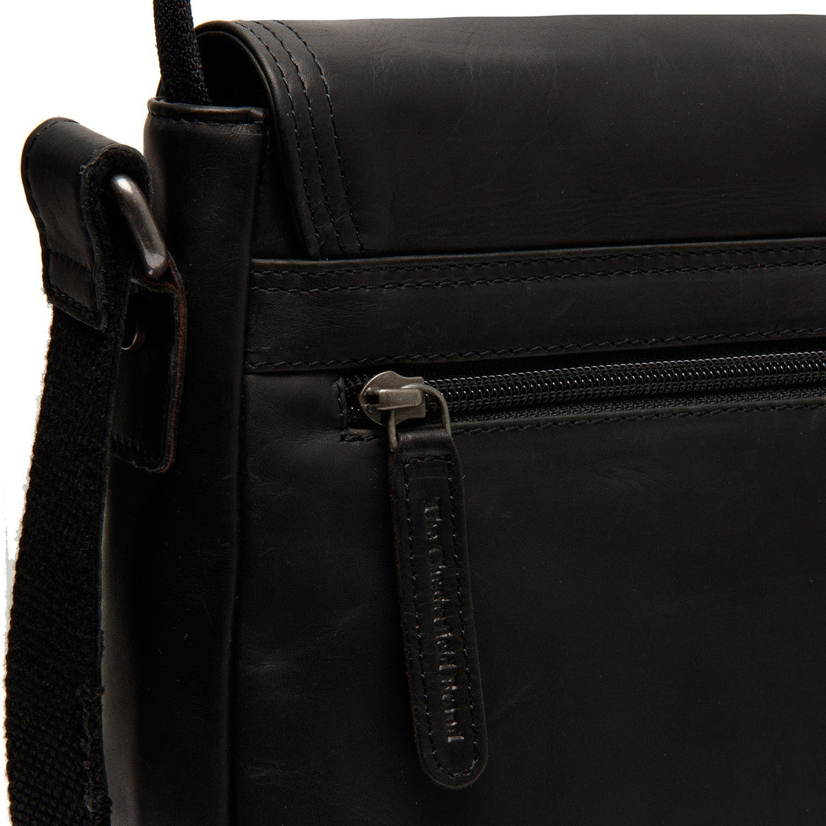 
Pohled na podšívku Showing Dedicated Padded Laptop Sleeve & Multi-Compartment Organization