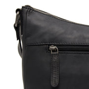 
Pohled na podšívku Showing Dedicated Padded Laptop Sleeve & Multi-Compartment Organization