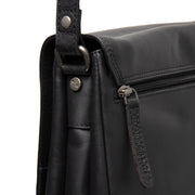 
Pohled na podšívku Showing Dedicated Padded Laptop Sleeve & Multi-Compartment Organization