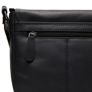 
Pohled na podšívku Showing Dedicated Padded Laptop Sleeve & Multi-Compartment Organization