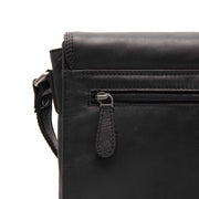 
Lunor Kožená crossbody taška - Strukturovaný boční profil ukazující hloubku a kapacitu