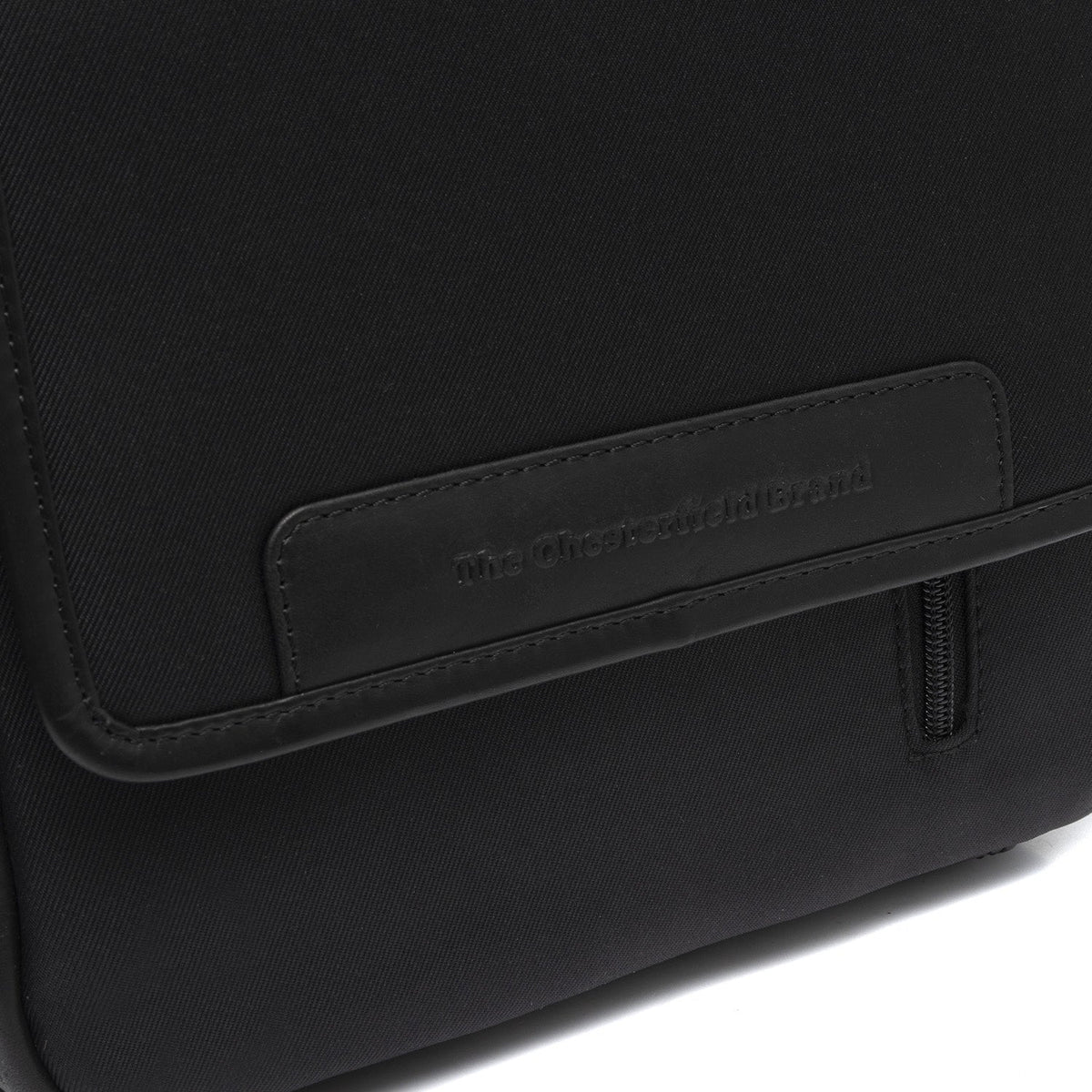 
Pohled na podšívku Showing Dedicated Padded Laptop Sleeve & Multi-Compartment Organization