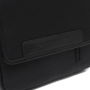 
Pohled na podšívku Showing Dedicated Padded Laptop Sleeve & Multi-Compartment Organization
