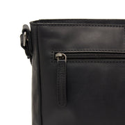 
Pohled na podšívku Showing Dedicated Padded Laptop Sleeve & Multi-Compartment Organization