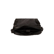 
Solid Antique Brass Hardware & Heavy-Duty Dual Zipper Detail on Raphael Kožená crossbody taška