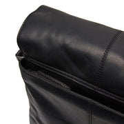 
Pohled na podšívku Showing Dedicated Padded Laptop Sleeve & Multi-Compartment Organization