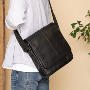 
Classic 100% Full-Grain leather Bag - Zadní pohled se zesílenými koženými popruhy