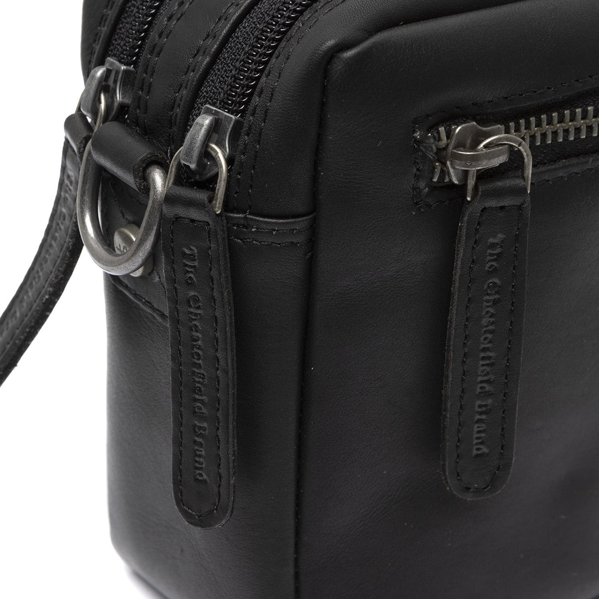 
Samui Kožená crossbody taška - Strukturovaný boční profil ukazující hloubku a kapacitu