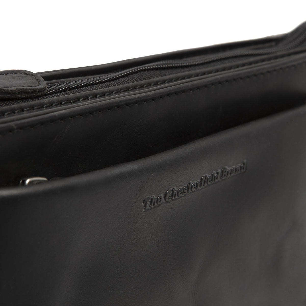 
Southampton Kožená crossbody taška - Strukturovaný boční profil ukazující hloubku a kapacitu