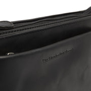
Southampton Kožená crossbody taška - Strukturovaný boční profil ukazující hloubku a kapacitu