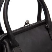 
Classic 100% Full-Grain leather Goods - Zadní pohled s definovanými rameny a čistým lemem