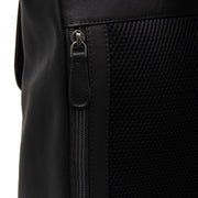 
Solid Antique Brass Hardware & Heavy-Duty Dual Zipper Detail on Farrow Kožený batoh na notebook