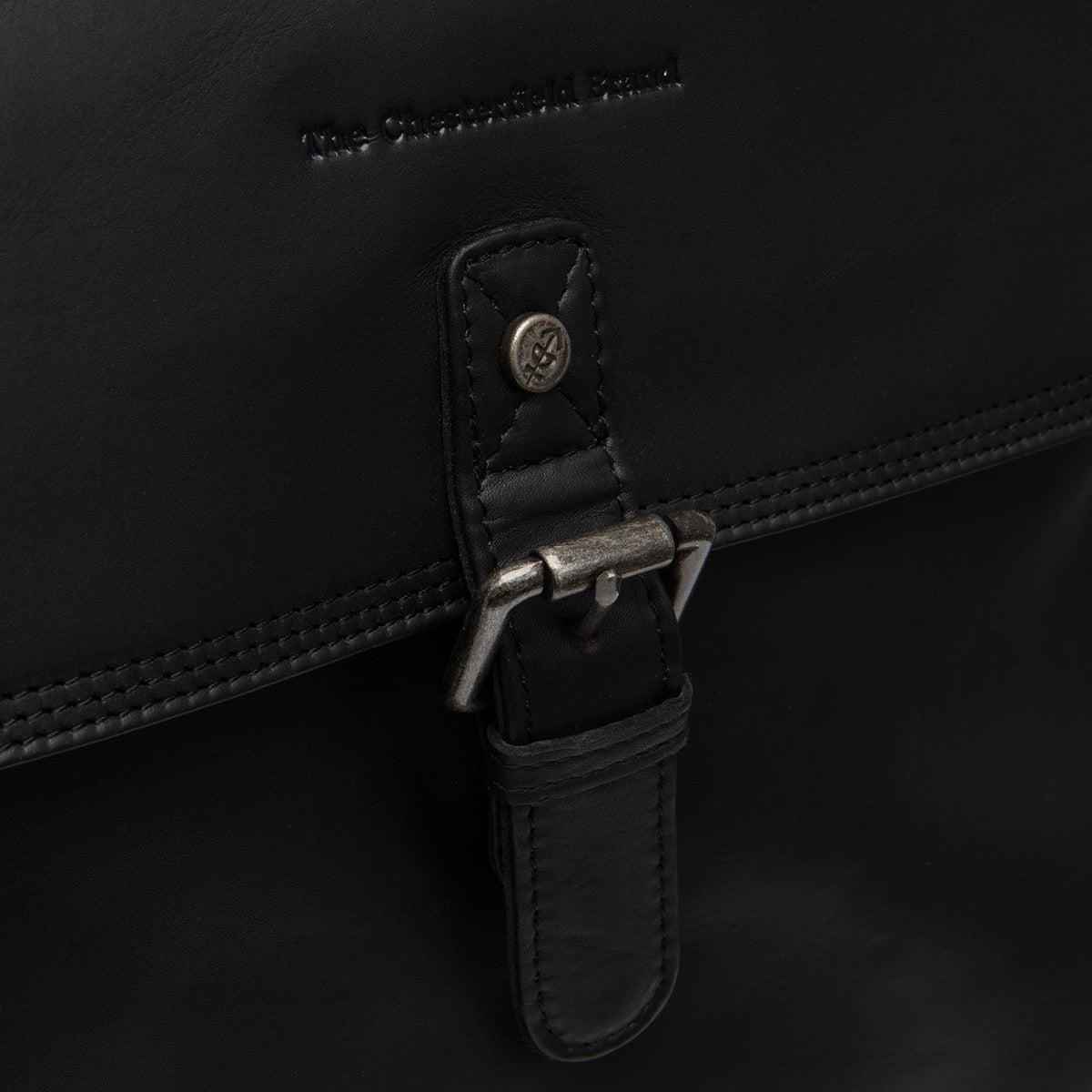 Pohled na podšívku Showing Dedicated Padded Laptop Sleeve & Multi-Compartment Organization