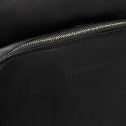 
Pohled na podšívku Showing Dedicated Padded Laptop Sleeve & Multi-Compartment Organization