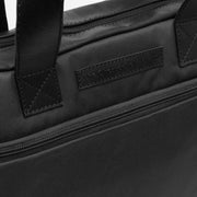 
Pohled na podšívku Showing Dedicated Padded Laptop Sleeve & Multi-Compartment Organization