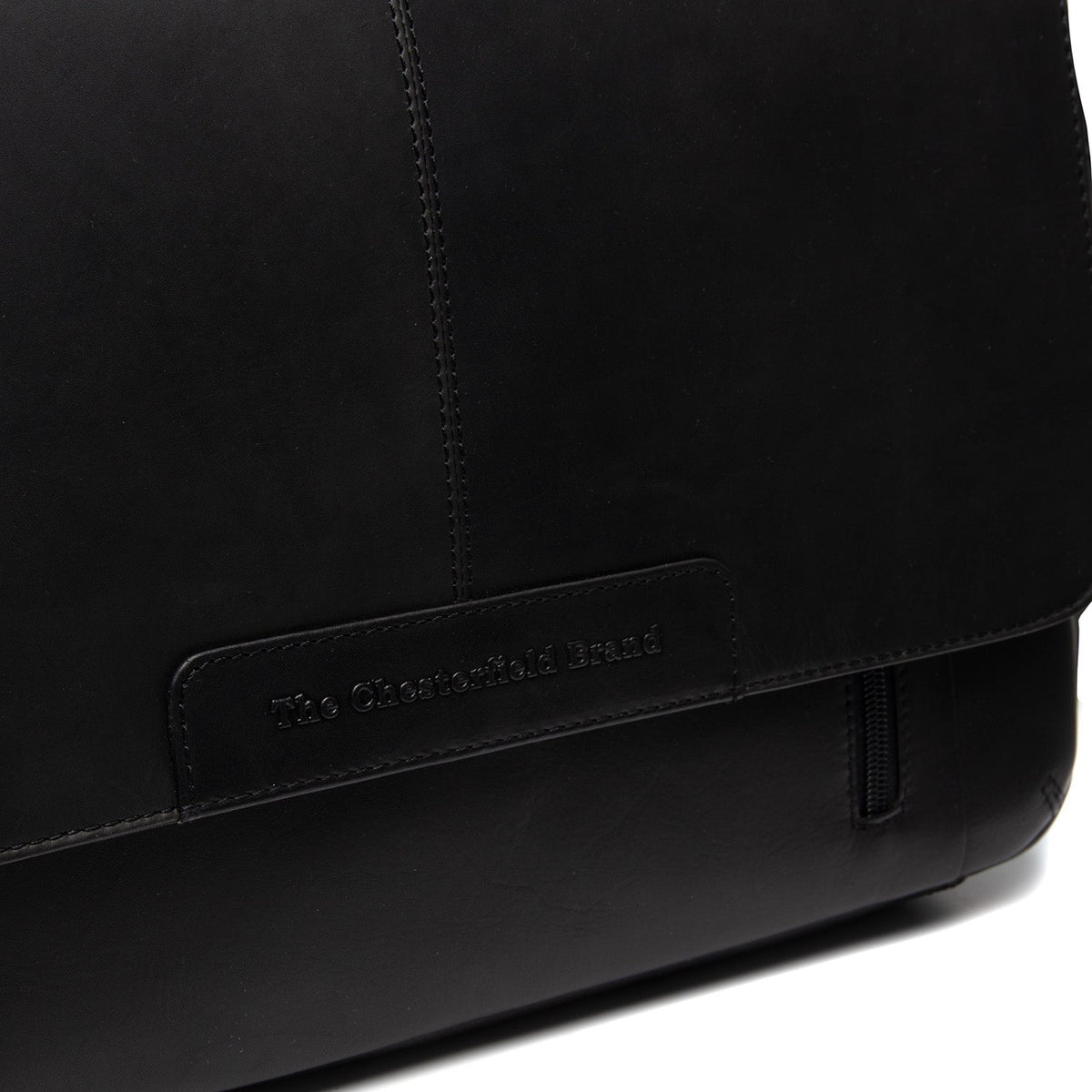 
Pohled na podšívku Showing Dedicated Padded Laptop Sleeve & Multi-Compartment Organization