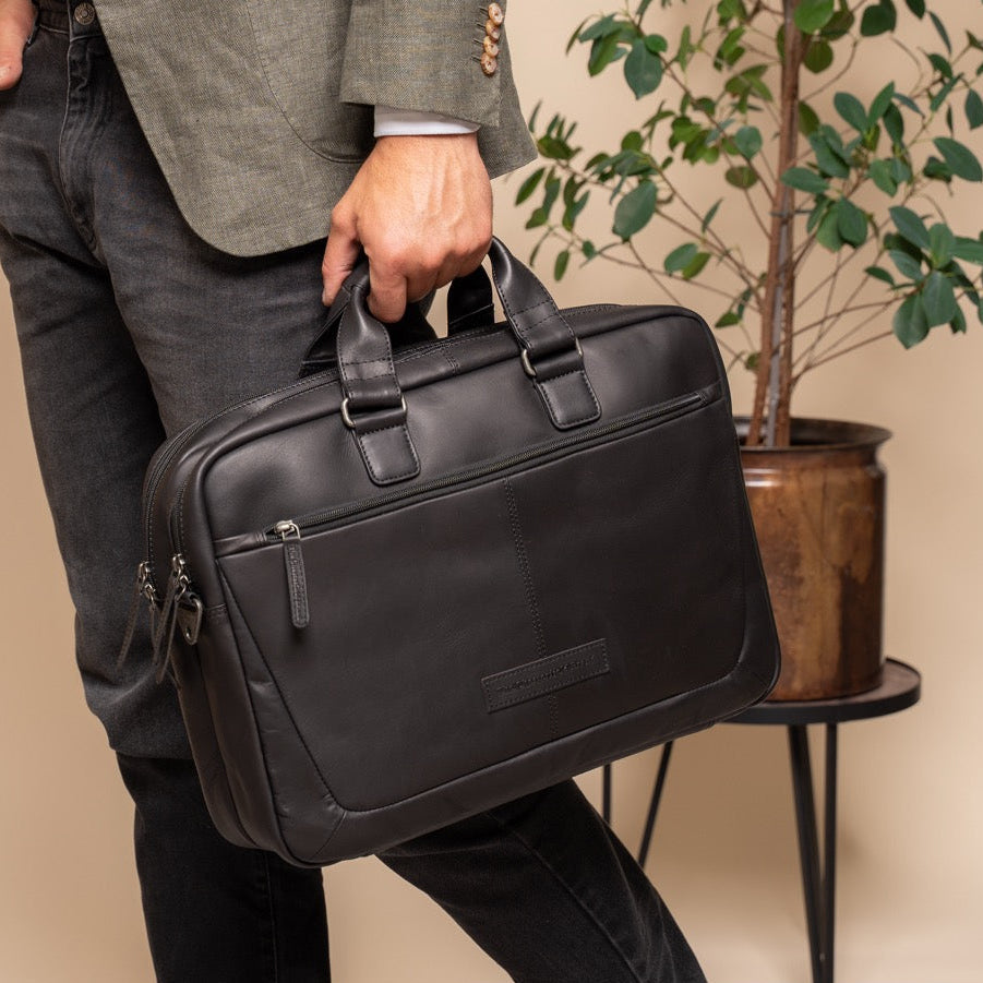 Classic 100% Full-Grain leather Briefcase - Zadní pohled se zesílenými koženými popruhy