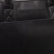 
Solid Antique Brass Hardware & Heavy-Duty Dual Zipper Detail on Tilbury Kožená taška na notebook