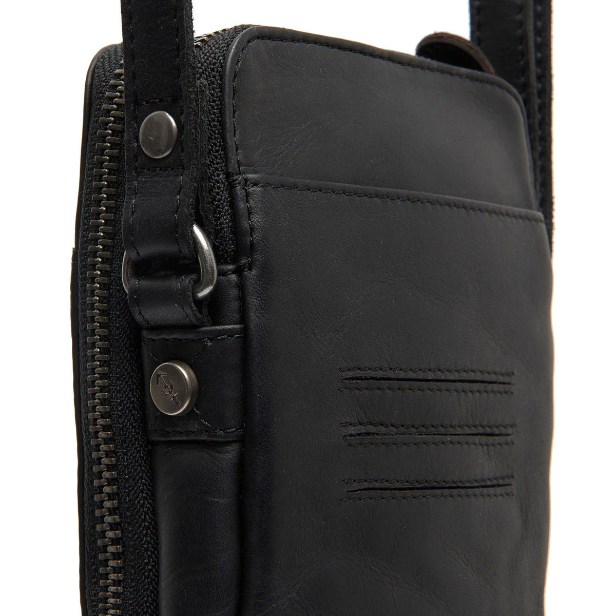 
Alesund Pravá plnolícová kůže Phone Bag - Boční pohled ukazující ergonomický střih rukávů