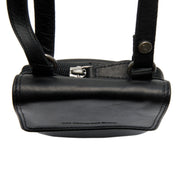 
Detailní pohled of Classic Collar & Heavy-Duty Zipper Hardware on Langley Pravá plnolícová kůže Phone Bag