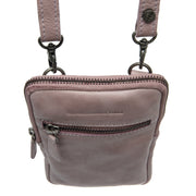 
Detailní pohled of Classic Collar & Heavy-Duty Zipper Hardware on Salta Pravá plnolícová kůže Phone Bag