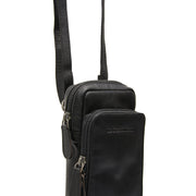
Tailored Rib Cuffs & Hem Craftsmanship Construction Detail on Valdes Pravá plnolícová kůže Phone Bag