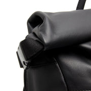 
Mazara Pravá plnolícová kůže Roll-top Backpack - Strukturovaný boční profil ukazující hloubku a kapacitu