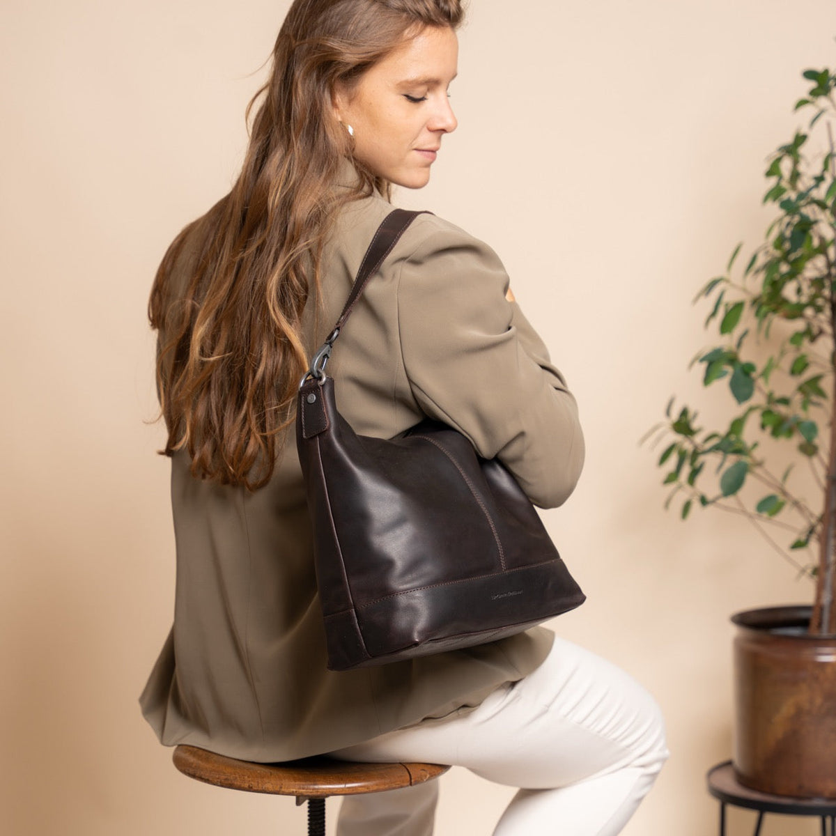 
Everyday Carry Perspective Showing Ergonomic Grab Handle & Strap Comfort