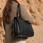 
Classic 100% Full-Grain leather Bag - Zadní pohled se zesílenými koženými popruhy