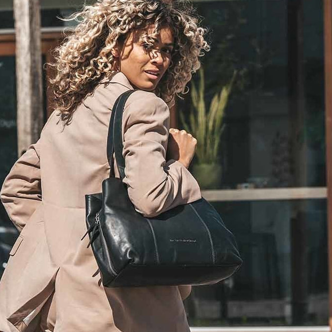 
Classic 100% Full-Grain leather Bag - Zadní pohled se zesílenými koženými popruhy