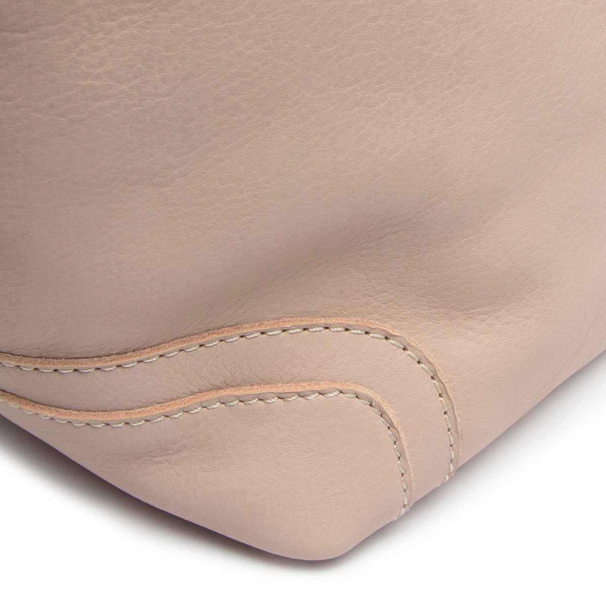 
Pohled na podšívku Showing Dedicated Padded Laptop Sleeve & Multi-Compartment Organization