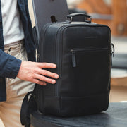 
Classic 100% Full-Grain leather Backpack - Zadní pohled se zesílenými koženými popruhy